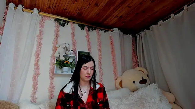 Idara and Edahi01 online show from November 11, 2025, 1:28 pm