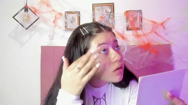 GENNESIS LOVE online show from October 17, 2025, 2:04 am