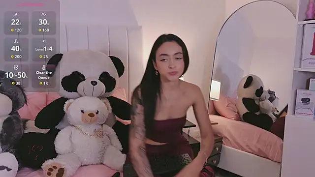 HannaClarrk  online show from April 13, 2026, 8:35 pm