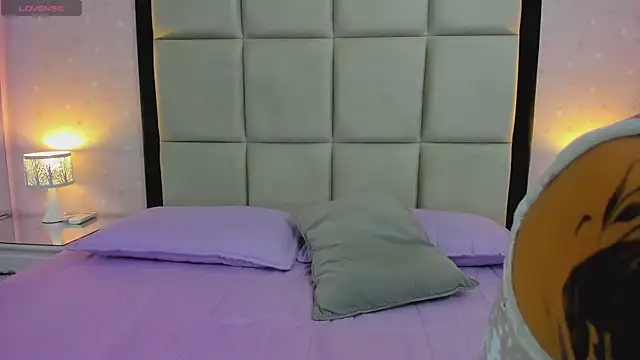 HannaClarrk  online show from November 8, 2025, 12:09 pm