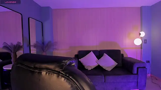 DonnaStonne online show from October 5, 2025, 11:28 pm