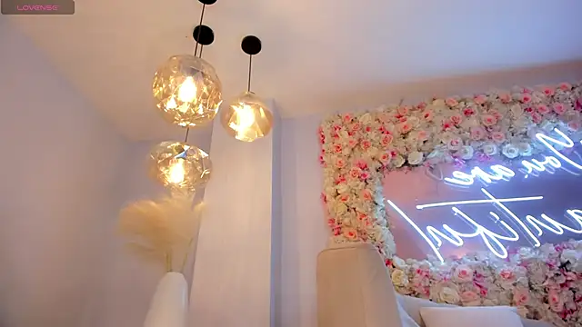 DonnaStonne online show from March 10, 2025, 8:17 am