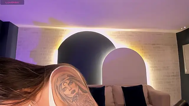 DonnaStonne online show from September 23, 2025, 3:35 am