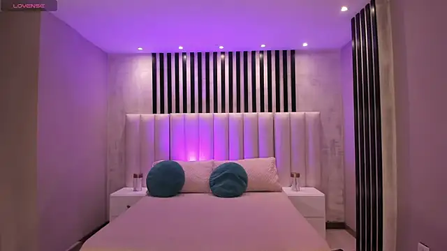 DonnaStonne online show from September 30, 2025, 3:45 am