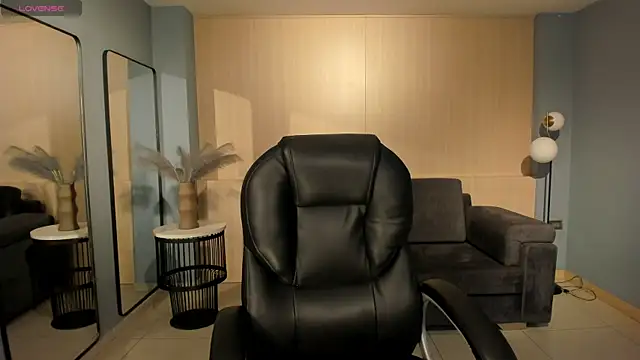 DonnaStonne online show from October 15, 2025, 4:11 am