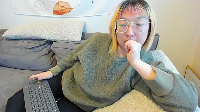 luxgray online show from February 8, 2025, 9:25 pm