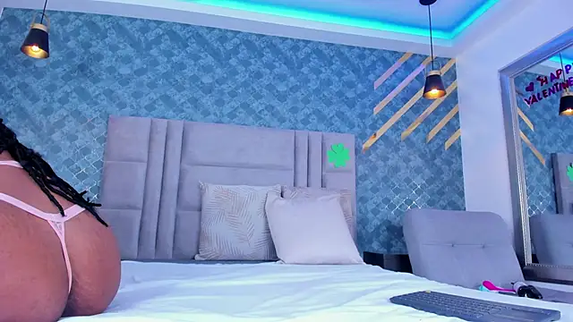 Snapshot of NiiaMoore chatting on March 22, 2025, 3:41 am NiiaMoore online show from March 22, 2025, 3:41 am