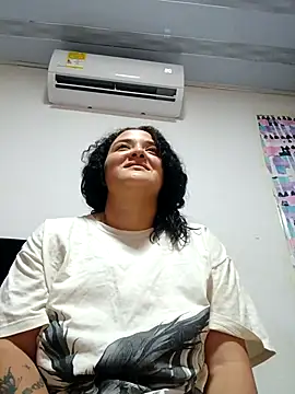 Liancy online show from November 7, 2025, 8:02 pm