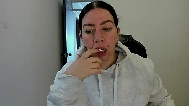 Snapshot of Im_coco chatting on May 8, 2026, 12:20 pm Im coco online show from May 8, 2026, 12:20 pm