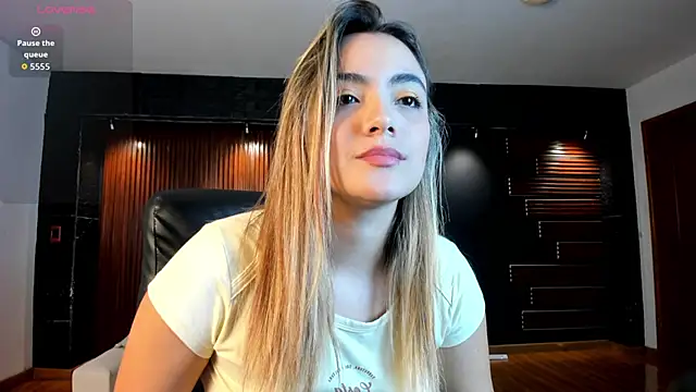 Snapshot of IsabellaaJoness chatting on February 4, 2026, 12:44 pm IsabellaaJoness online show from February 4, 2026, 12:44 pm