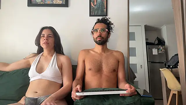 Redfloweer1 online show from October 22, 2025, 1:21 pm