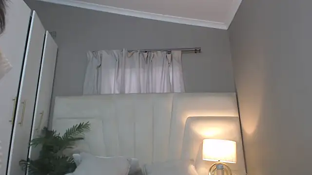 naughtyblackdolie online show from November 20, 2025, 5:19 am