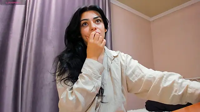  cleopattra  online show from December 5, 2024, 4:17 pm