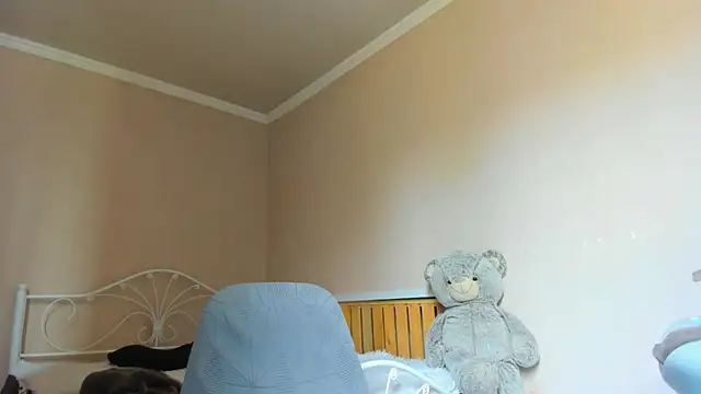  cleopattra  online show from April 11, 2026, 7:05 am