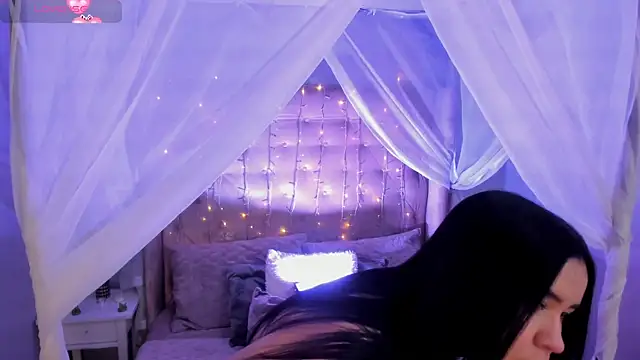 Hanna  Becker  online show from March 7, 2025, 3:40 am