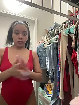 juicyyy323 online show from December 24, 2024, 3:16 am