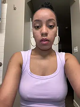 juicyyy323 online show from February 3, 2025, 3:17 pm