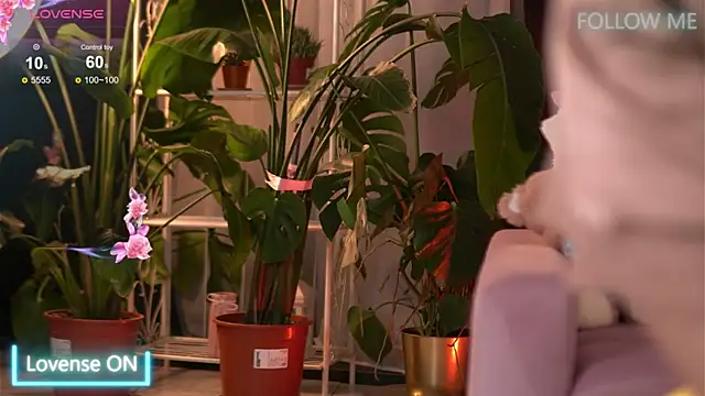 EmilyRaymont online show from December 5, 2025, 4:33 am