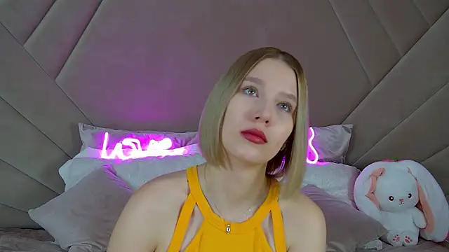 LiliLinn online show from March 11, 2025, 4:51 am