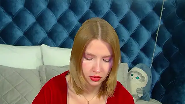 LiliLinn online show from January 17, 2026, 4:49 am