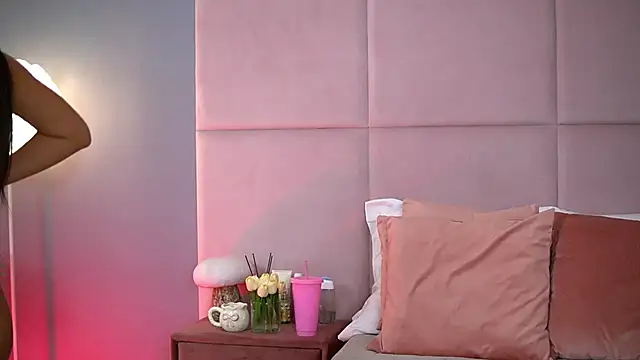 AlmaLuv online show from September 16, 2025, 3:40 am