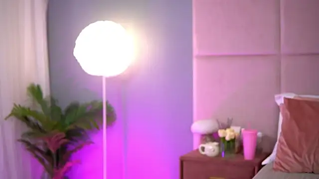 AlmaLuv online show from September 26, 2025, 3:46 am