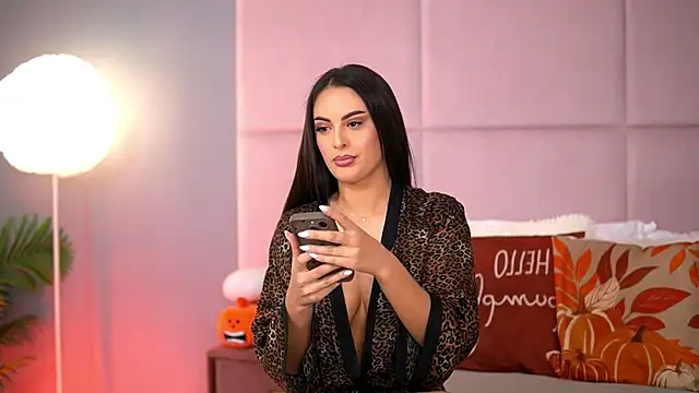 AlmaLuv online show from November 17, 2025, 4:49 am