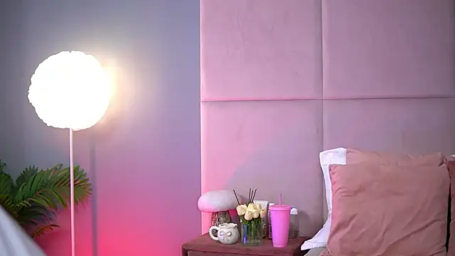 AlmaLuv online show from September 20, 2025, 3:55 am