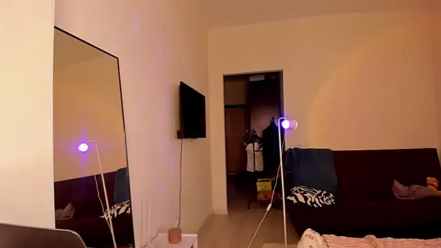 elliemintlover online show from September 18, 2025, 9:29 pm