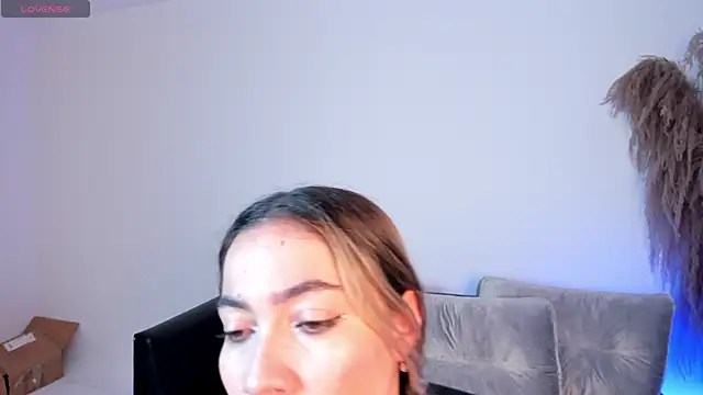 Alessia Taylorr online show from December 2, 2025, 11:45 am