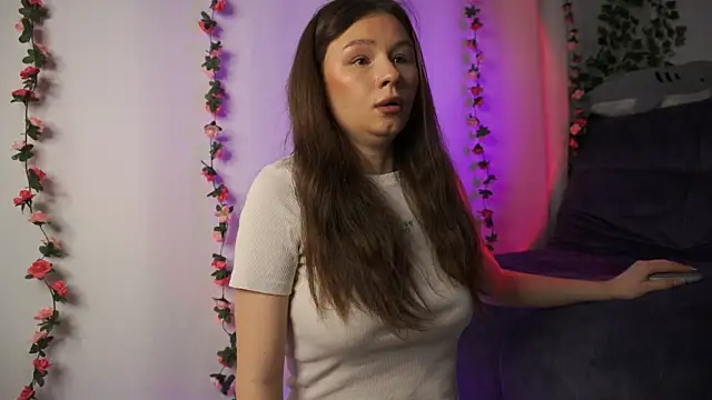 Snapshot of GlamourNova chatting on February 17, 2025, 5:55 pm GlamourNova online show from February 17, 2025, 5:55 pm