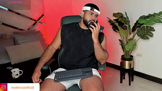 noah crux online show from September 15, 2025, 12:38 pm