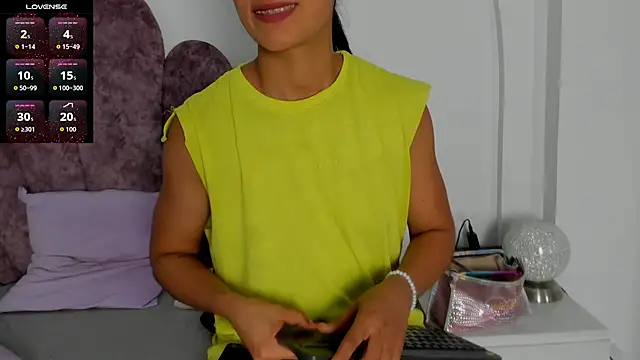 Snapshot of Valeria_Fitness chatting on November 9, 2025, 10:41 am Valeria Fitness online show from November 9, 2025, 10:41 am