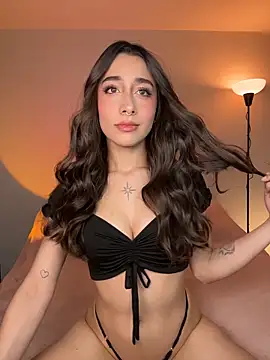 hottiecattiee online show from June 7, 2026, 3:23 am