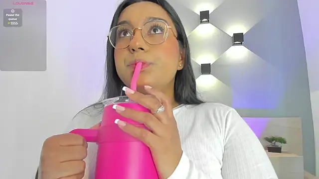 ellamontoya online show from March 11, 2025, 4:19 am