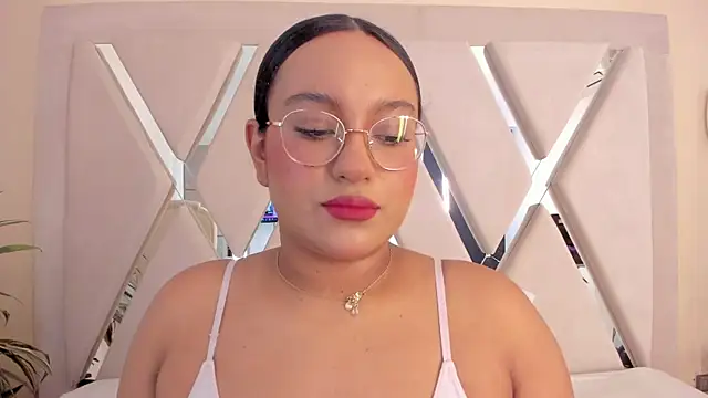 ellamontoya online show from January 18, 2026, 11:02 am