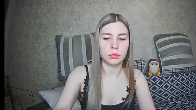 ElllaNuar online show from March 17, 2025, 1:35 am