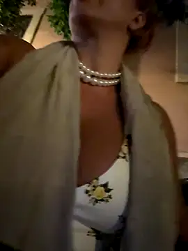 Snapshot of Selvaggia_official83 chatting on September 21, 2025, 7:19 pm Selvaggia official83 online show from September 21, 2025, 7:19 pm