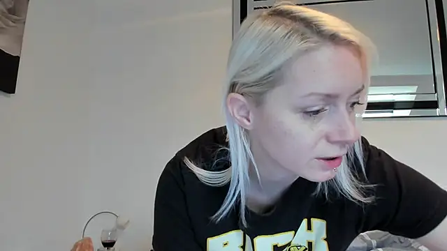 Snapshot of BetterThanYourEx69 chatting on November 12, 2025, 11:14 am BetterThanYourEx69 online show from November 12, 2025, 11:14 am