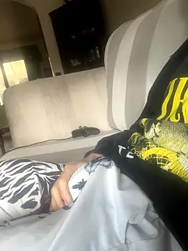 Snapshot of EE123458 chatting on October 31, 2025, 2:57 pm EE123458 online show from October 31, 2025, 2:57 pm