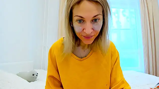 Mona Cruz online show from March 3, 2025, 5:26 am