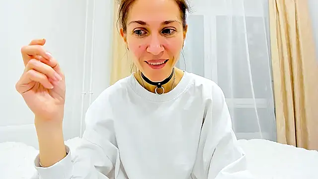 Mona Cruz online show from February 4, 2025, 9:20 pm