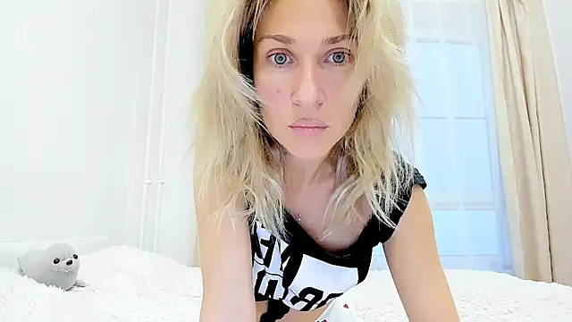 Mona Cruz online show from October 19, 2025, 2:09 pm