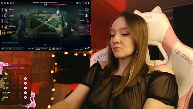 Snapshot of MoonlishSiren chatting on October 24, 2025, 8:08 pm MoonlishSiren online show from October 24, 2025, 8:08 pm