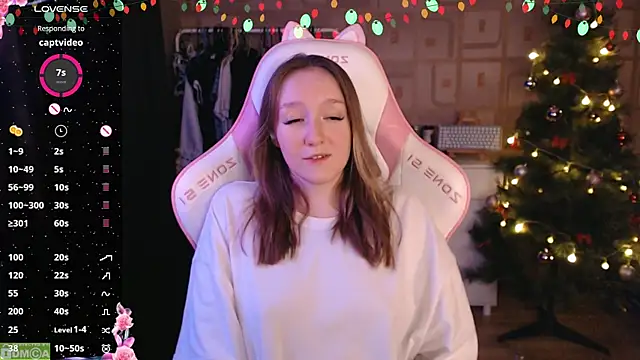 Snapshot of MoonlishSiren chatting on December 25, 2024, 9:43 pm MoonlishSiren online show from December 25, 2024, 9:43 pm