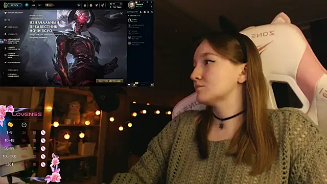 Snapshot of MoonlishSiren chatting on October 29, 2025, 8:41 pm MoonlishSiren online show from October 29, 2025, 8:41 pm