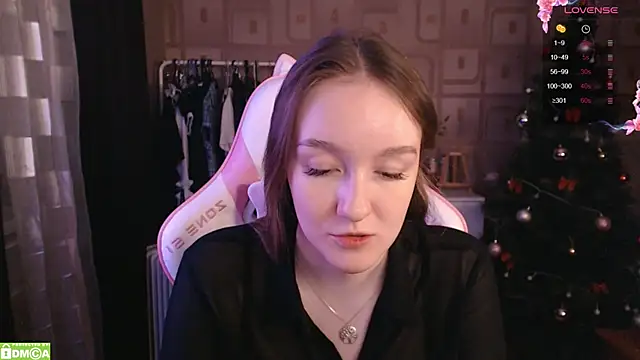 Snapshot of MoonlishSiren chatting on January 20, 2025, 10:26 pm MoonlishSiren online show from January 20, 2025, 10:26 pm