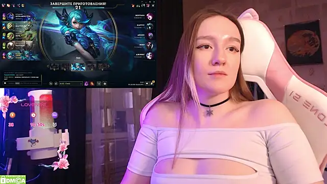 Snapshot of MoonlishSiren chatting on February 16, 2025, 1:25 am MoonlishSiren online show from February 16, 2025, 1:25 am