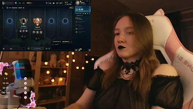 Snapshot of MoonlishSiren chatting on October 31, 2025, 6:04 pm MoonlishSiren online show from October 31, 2025, 6:04 pm