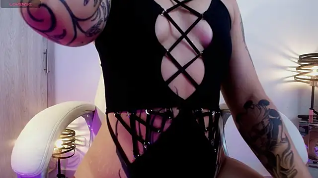 ValenGray online show from December 21, 2025, 1:13 pm